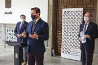 El alcalde de Granada ve lógicos la prórroga de la suspensión de clases y el "toque de queda"