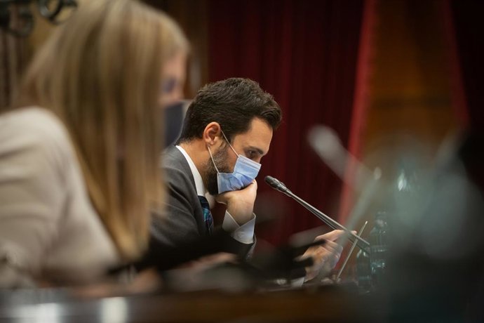 El president del Parlament, Roger Torrent, durant una sessió plenria al Parlament.  Barcelona, Catalunya (Espanya), 22 d'octubre del 2020.  