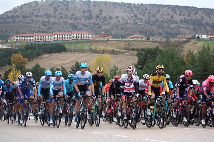 La Vuelta Ciclista a su paso por Abejar (Soria).