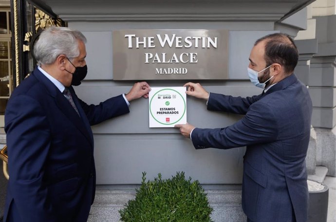 La Comunidad de Madrid reconoce con el distintivo Garantía Madrid al hotel Palace por sus buenas prácticas frente al Covid