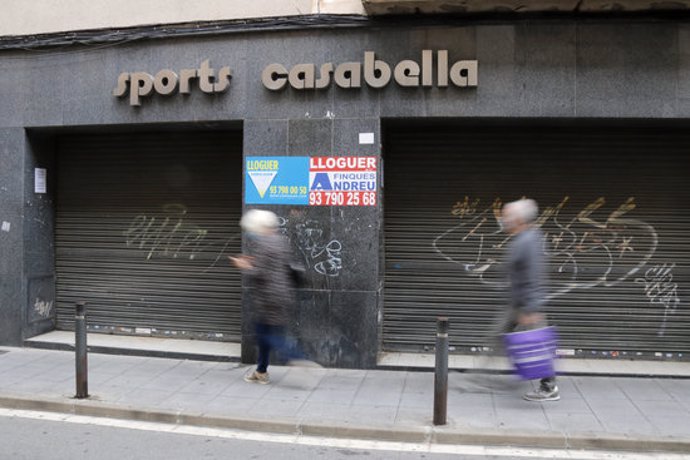 Un local comercial buit al centre de Mataró, ara en lloguer, el 20 d'octubre de 2020 (horitzontal)