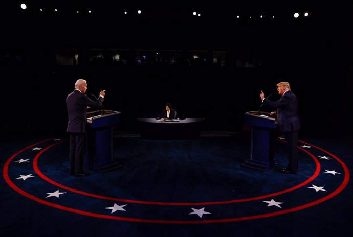 EEUU.- Trump y Biden aparcan el caos de la campaña en un debate sosegado que no 