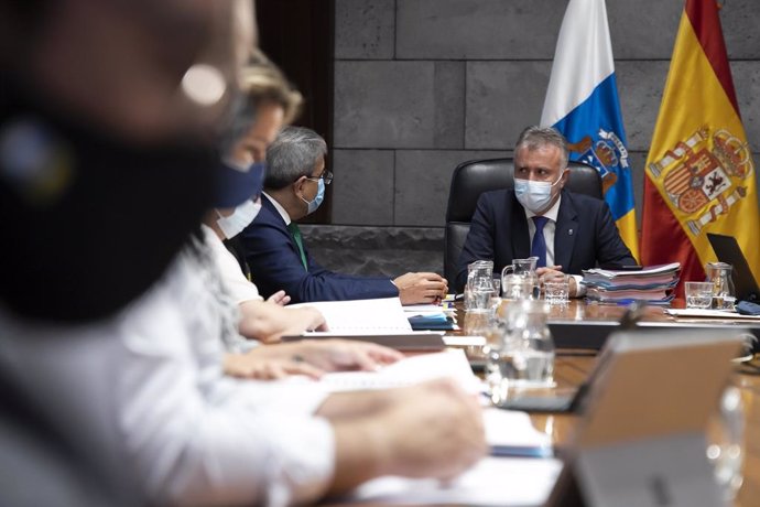 El presidente de Canarias, Ángel Víctor Torres, en una reunión del Consejo de Gobierno