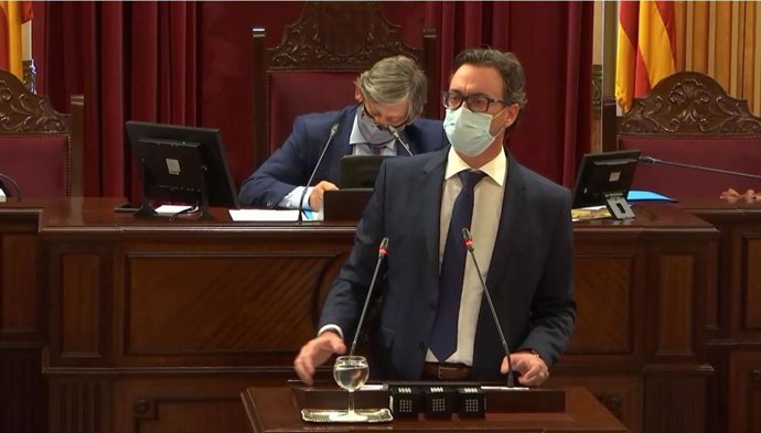 El diputado del Grupo Popular Antoni Costa durante una intervención en el Parlament.