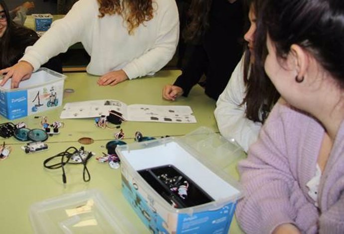 Un total de 15 colegios de Extremadura participarán en los Premios Retotech de Robótica, Programación e Impresión 3D
