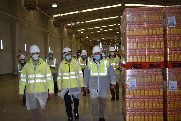 Carnero tacha de "despropósito" la subida del IVA a las bebidas azucaradas  y pi