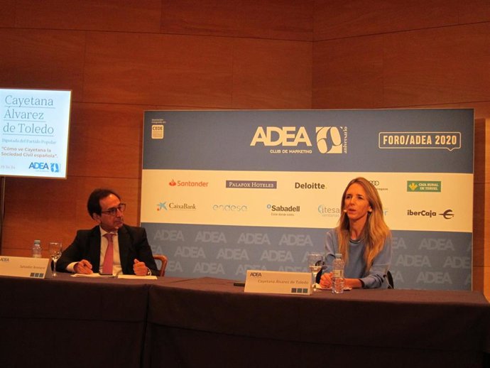 La diputada del PP en el Congreso Cayetana Álvarez de Toledo participa en el Foro ADEA, en Zaragoza, organizado por la Asociación de Directivos y Ejecutivos de Aragón.