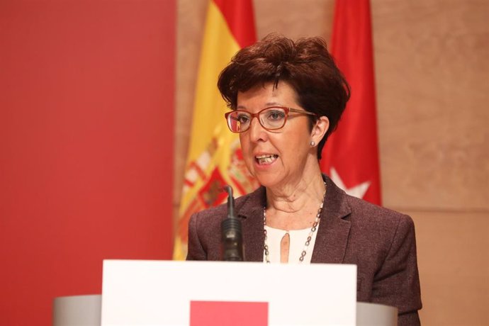 La directora general de Salud Pública, Elena Andradas, interviene en rueda de prensa ante los medios para informar de nuevas medidas en la región debido a la crisis sanitaria del Covid-19, en Madrid, (España), a 23 de octubre de 2020.