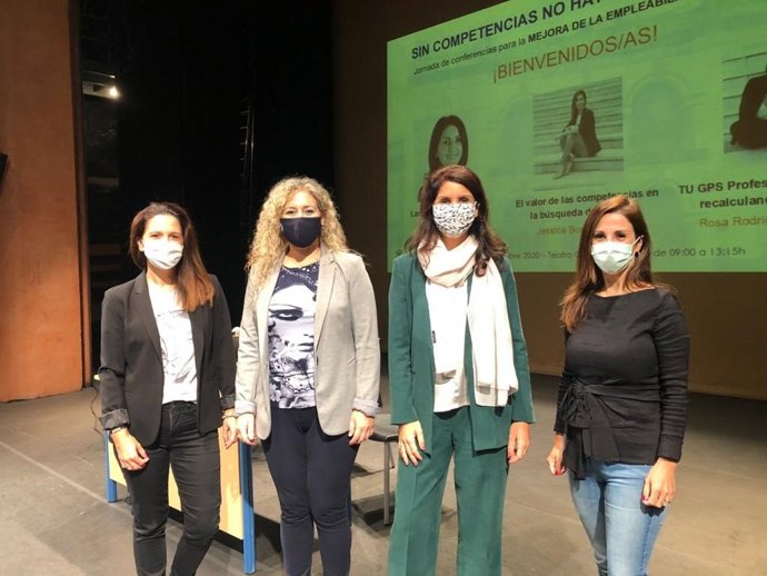 Una treintena de asistentes han tenido la oportunidad de reflexionar, tomar conciencia y conocer qué buscan las empresas y la relevancia de las competencias profesionales en la incorporación al mercado laboral.