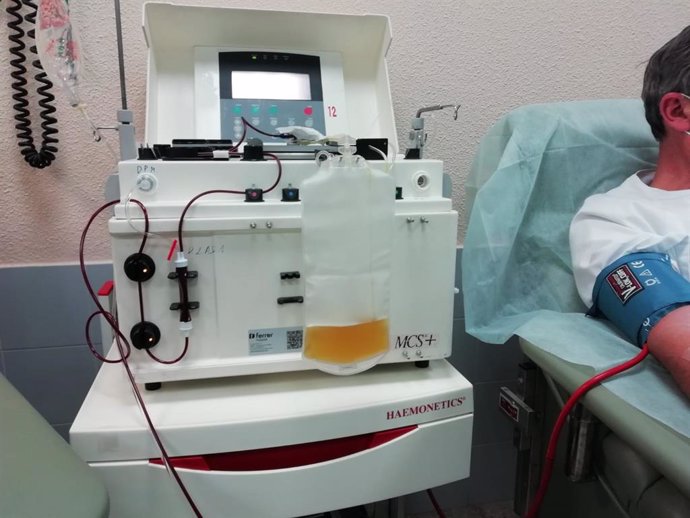 Un donante de plasma en el CTTC de Huelva.