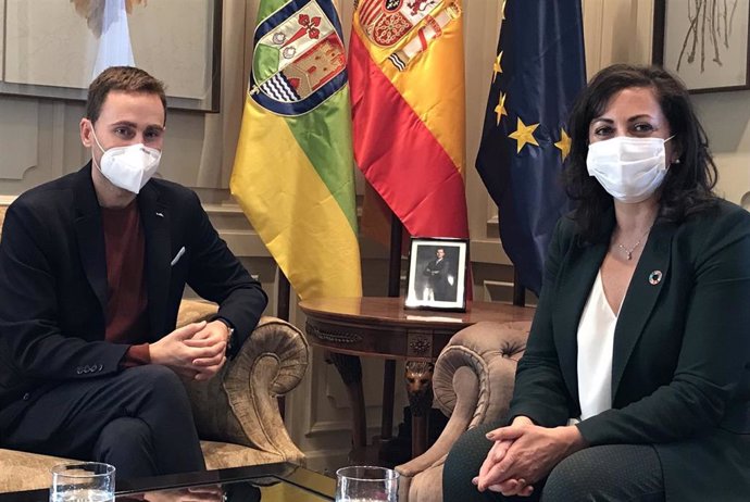 Concha Andreu se reúne con Daniel Osés, presidente de la Federación riojana de Municipios.