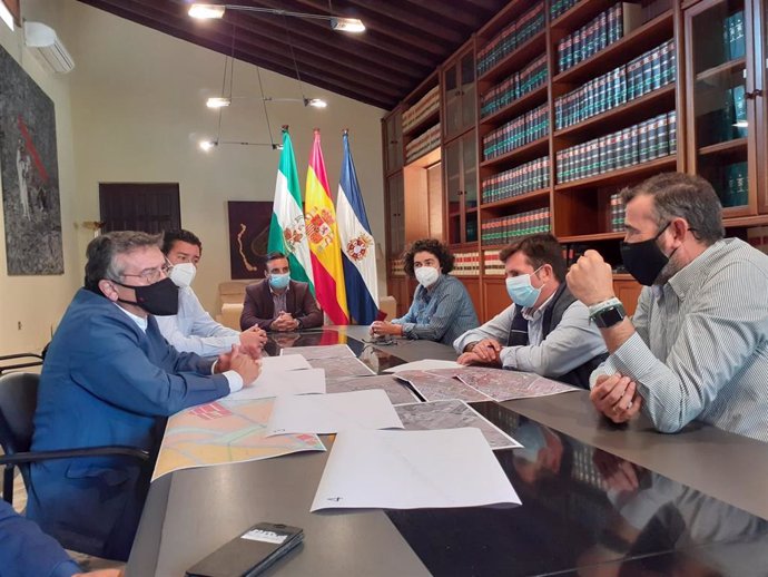 Reunión para ampliar la vía entre Guadalcacín y la barriada de San José Obrero en Jerez
