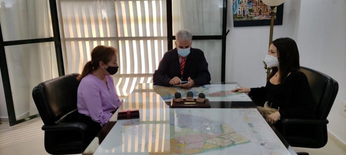 Entrega de equipos informáticos de Diputación a Chipiona