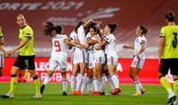 España golea a República Checa y ve muy cerca la Eurocopa femenina
