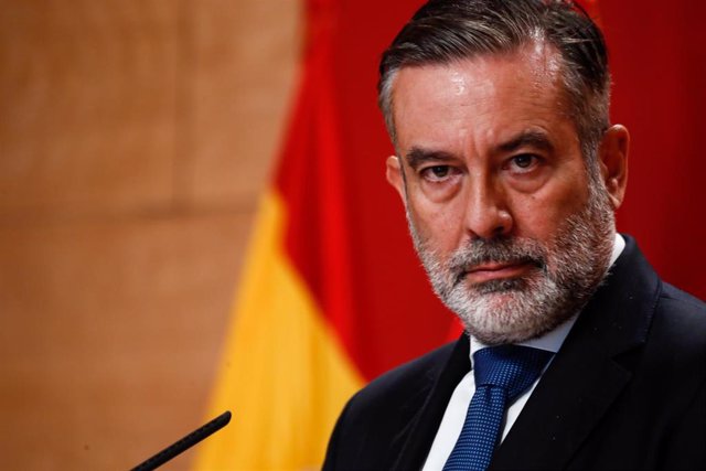 El consejero de Justicia, Interior y Víctimas, Enrique López, mira a la cámara durante su comparecencia en rueda de prensa en la Casa Real de Correos, en Madrid, (España), a 14 de octubre de 2020.