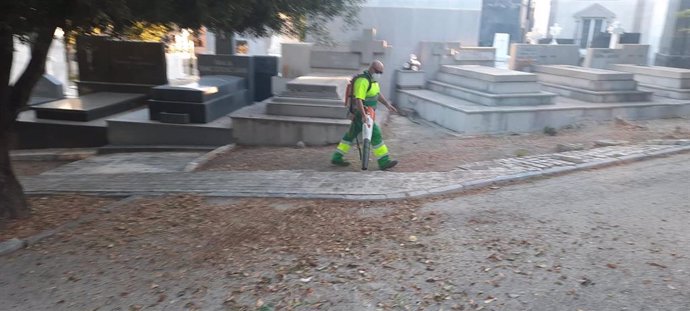 El Ayuntamiento de Jaén intensifica los trabajos en los cementerios municipales ante el Día de Todos los Santos