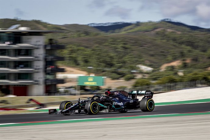 Fórmula 1/GP Portugal.- Hamilton vuela en Portimao hacia la pole y Sainz comenza
