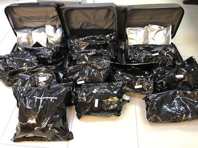 Pla general de la droga intervinguda pels Mossos d'Esquadra. Imatge cedida el 24 d'octubre del 2020 (Horitzontal)