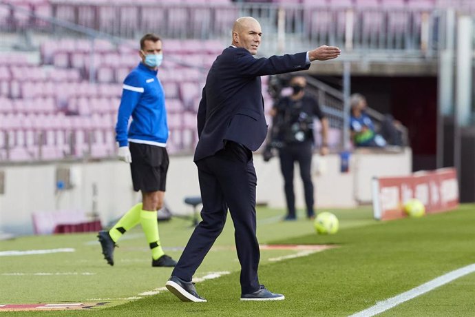 Zinédine Zidane en el Camp Nou