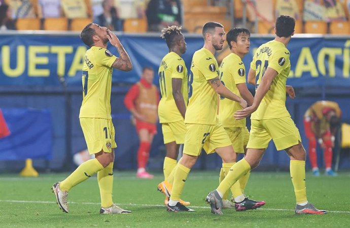 Paco Alcácer celebra uno de sus goles con el Villarreal en el partido ante el Sivasspor de la Liga Europa 2020-2021