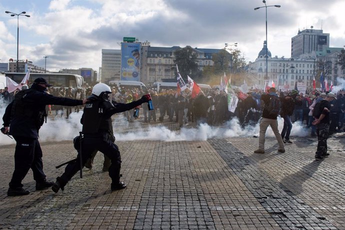 Polonia.- Tercer día consecutivo de protestas en Polonia por la prohibición del 