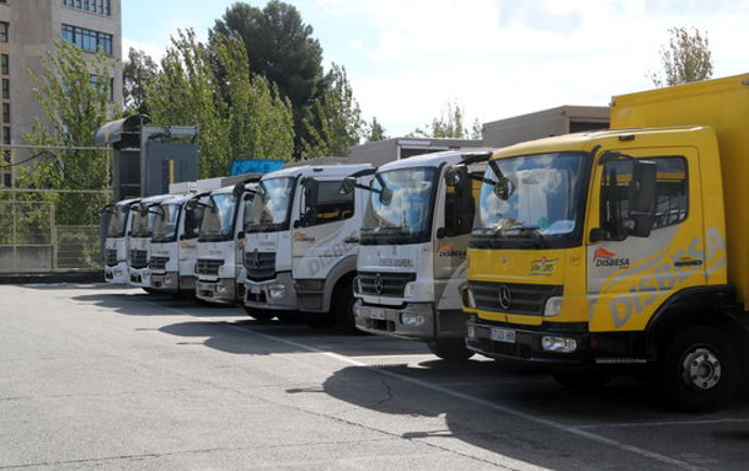 Imatge de camions de repartiment estacionats al centre de repartiment de Disbesa a Sant Joan Despí el 23 d'octubre de 2020. (Horitzontal)