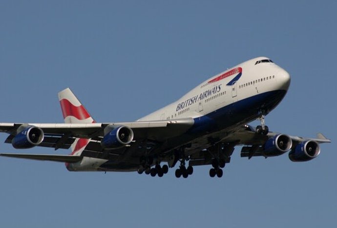 Un 747 de British Airways sale hacia el aeródromo de Dunsfold, donde comenzará su nueva vida como plató de cine y televisión.