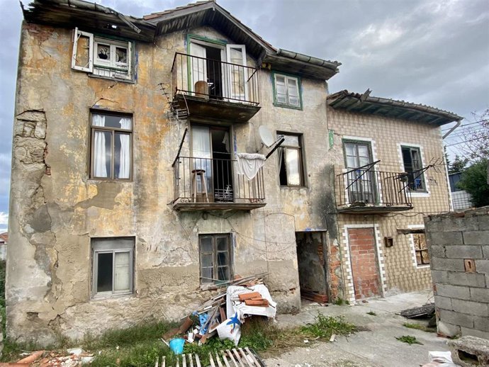 Edificio en ruinas en la calle Foramontanos