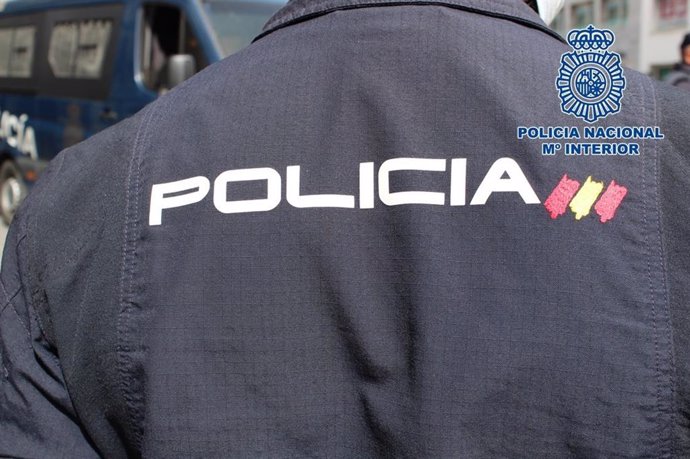 Nota De Prensa: "La Policía Nacional Detiene En El Zaidín A Dos Individuos Como Presuntos Autores De Un Atraco A Punta De Navaja A Un "Sin Techo""