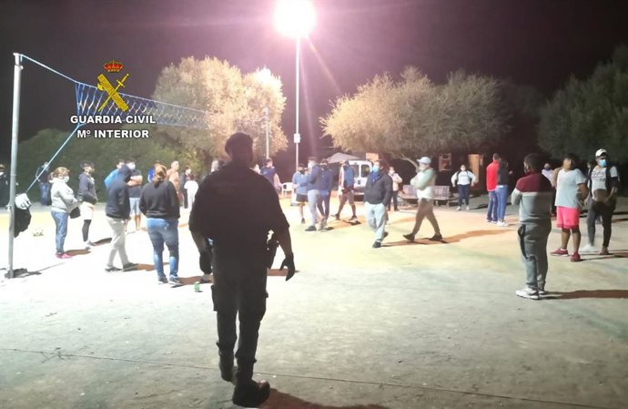 Coronavirus.- La Guardia Civil disuelve una fiesta con 56 personas en una finca 