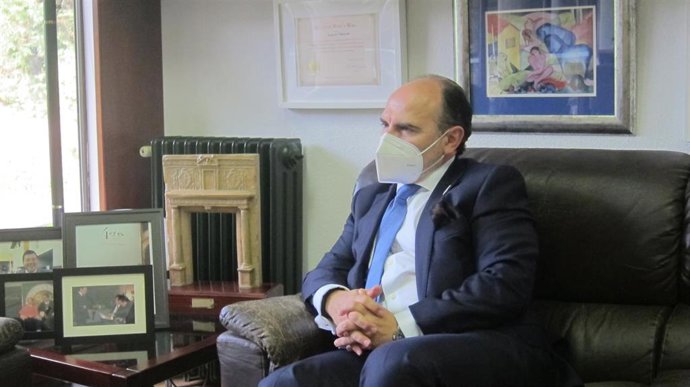 El catedrático de Derecho Constitucional y candidato al Rectorado de la Universidad de Oviedo, Ignacio Villaverde