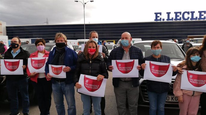 Concentración de representantes de la hostelería de Navarra en contra del cierre de sus establecimientos por las medidas para frenar los contagios de Covid-19