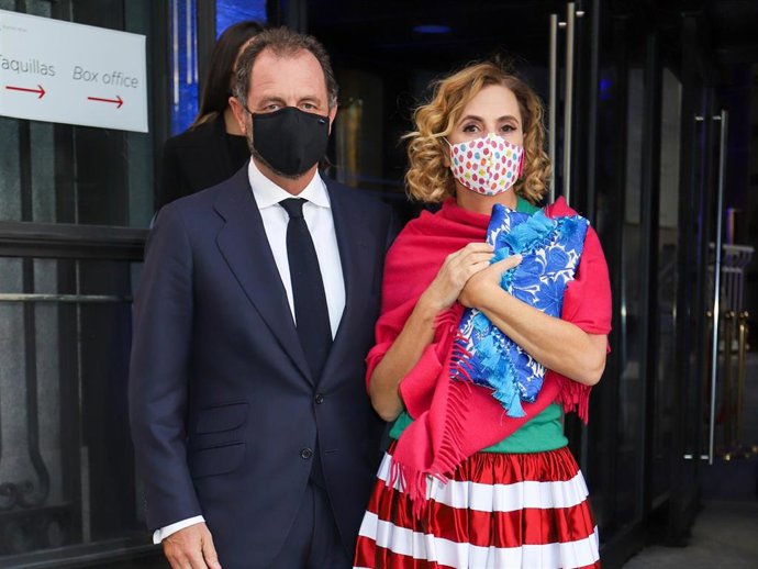 Ágatha Ruiz de la Prada se ha vuelto inseparable de su novio, Luis Gasset, con quien acudió a los Premios BMW de Pintura