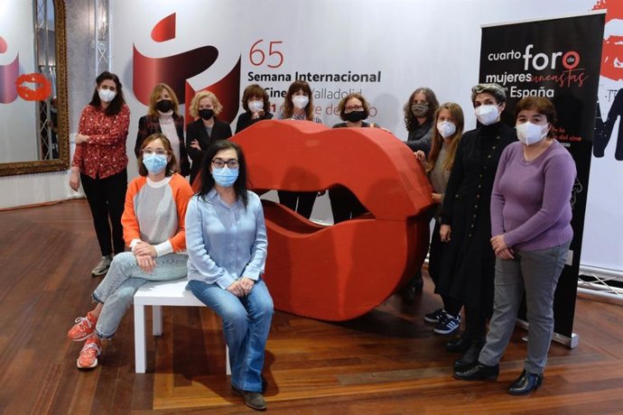 Participantes en el cuarto foro de mujeres cineastas que se celebra en el marco del festival.