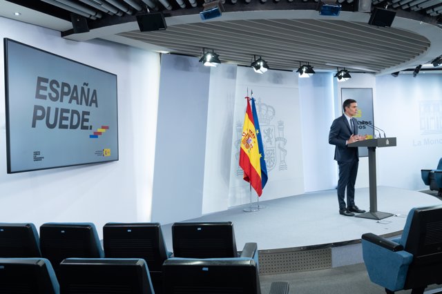 El presidente del Gobierno, Pedro Sánchez, ofrece una rueda de prensa tras el Consejo de Ministros Extraordinario celebrado en Moncloa 