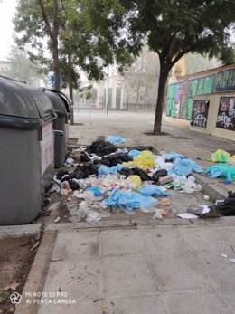 Vox alerta de residuos sanitarios relacionados con pacientes de Covid en el barrio de la Macarena