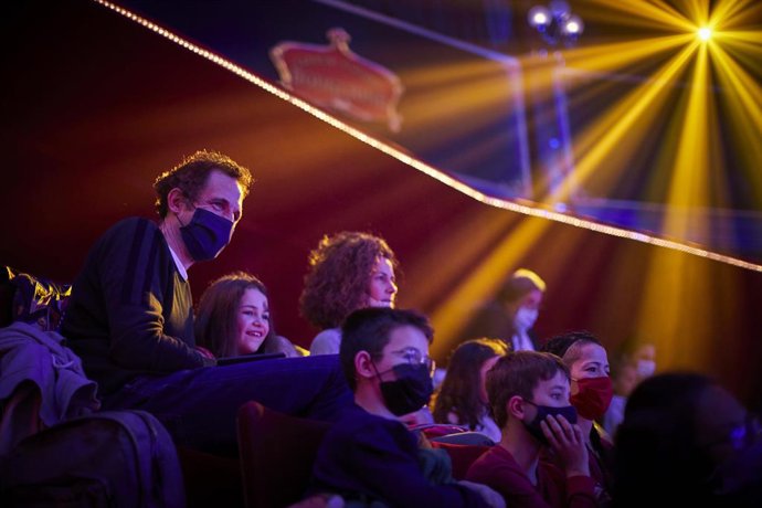 Públic durant una funció en l'histric Circ d'Hivern (Cirque d'Hiver) de París
