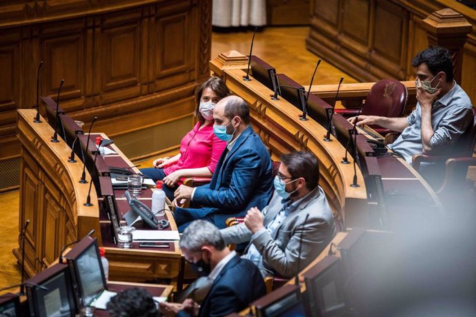 La secretaria general del Bloque de Izquierda (BE, por sus siglas en portugués), Catarina Martins durante una sesión en el Parlamento.
