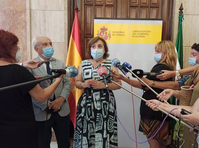 La delegada de Gobierno en Andalucía, Sandra García, atiende a los medios en Almería en una imagen de archivo