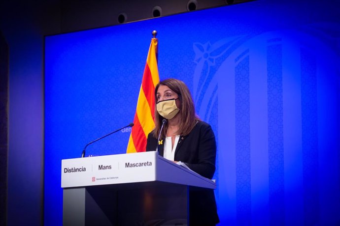 La consellera de la Presidencia y portavoz del Govern de la Generalitat, Meritxell Budó, interviene durante una rueda de prensa posterior al Consejo Ejecutivo, en Barcelona, Catalunya, (España), a 13 de octubre. Budó informará sobre los acuerdos que han