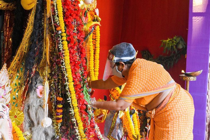 Ritual religioso en Calcuta, India
