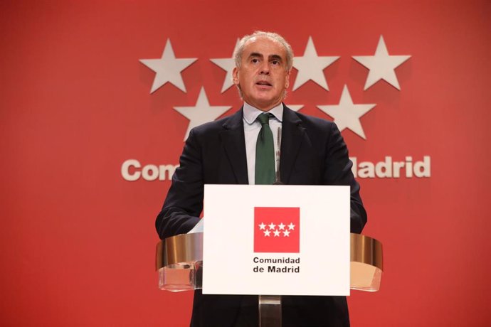 El consejero de Sanidad de la Comunidad de Madrid, Enrique Ruiz Escudero, durante su comparecencia en rueda de prensa para informar de nuevas medidas en la región debido a la crisis sanitaria del Covid-19, en Madrid, (España), a 23 de octubre de 2020.