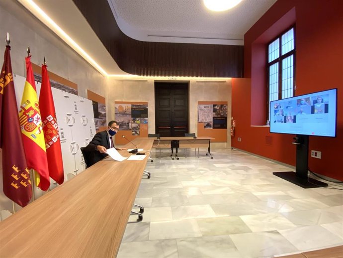 Ballesta preside la reunión con carácter urgente de los miembros del Equipo de Gobierno de Murcia