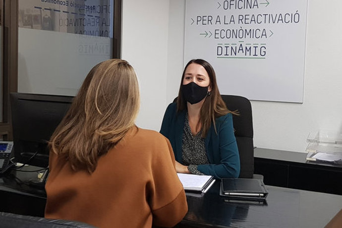 Pla mitj de l'oficina per a la reactivació econmica de la Garrotxa, en una imatge d'aquest 26 d'octubre del 2020. (Horitzontal)