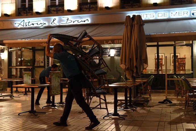 Cierre de un restaurante por el toque de queda en Cannes