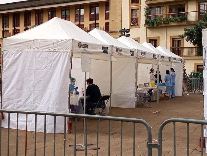 Carpas donde se realizan los test PCR en Ordizia (Gipuzkoa).