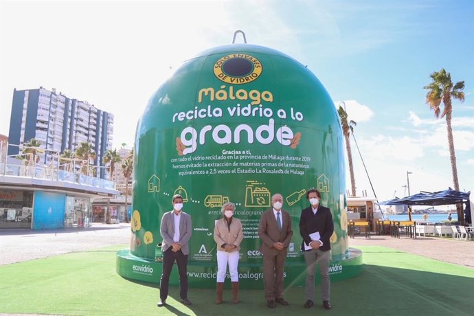 Presentación de una campaña de importancia del reciclaje de vidrio