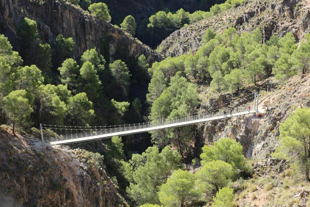 Canillas de Aceituno, referente de la Gran Senda de Málaga con la apertura del puente y las pasarelas de El Saltillo 3 Canillas de Aceituno, referente de la Gran Senda de Málaga con la apertura del puente y las pasarelas de El Saltillo 3