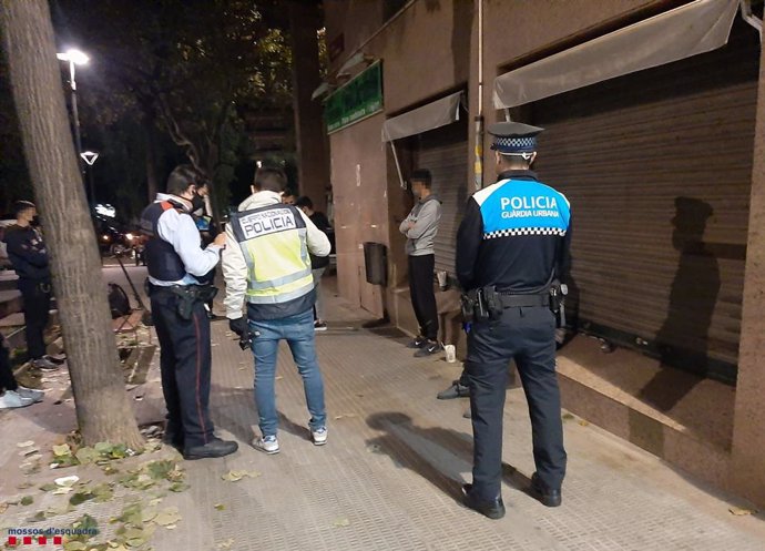 Tres detinguts i 96 identificats en un dispositiu a Reus (Tarragona)