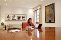 Armengol se muestra "dispuesta a escuchar" las peticiones de retrasar el toque de queda a la medianoche